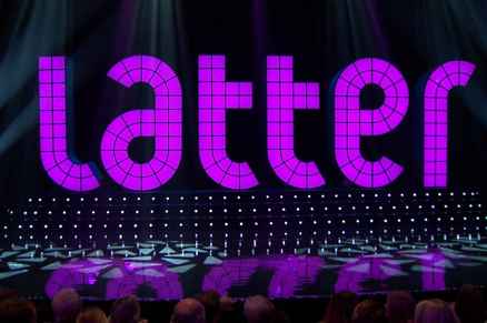 Link til Stand up på klubbscenen Latter
