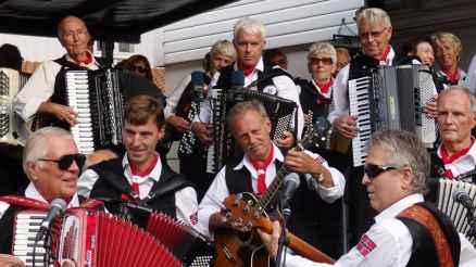 Link til Lindesnes Trekkspillklubb Grieghallen hotellpakke med billetter