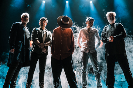 Link til Vamp - Syr ei blonda hotellpakke med billetter