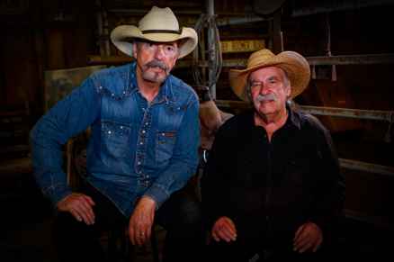 Link til Bellamy Brothers hotellpakke med billetter